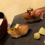 厨翠山   - 御凌ぎ　　ニシン　　北みらい牛　
      （一、宗谷の塩）
      
      
      ニシンの味はしっかり
      
      北みらいの握りはほどよい厚みで強めの赤身肉