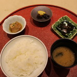 厨翠山   - 食事　ご飯、味噌汁、小鉢　