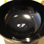 厨翠山   - 器に塩　