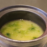 厨翠山   - 鍋に味噌をいれます