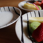 厨翠山   - ヨーグルトとフルーツ盛り合わせ