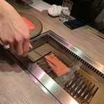 USHIGORO S. - 焼き師さんが1枚ずつ丁寧に焼いてくれます