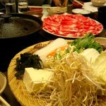 Shabushabu Nihon Ryouri Kisoji - 木曽路：国産牛ロース肉＆野菜盛
