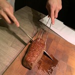 USHIGORO S. - 神戸牛サーロインの厚切りステーキ