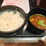 とんかつ マンジェ - ご飯と味噌汁