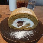CAFE FLAっと - 本日のロールケーキ～あずきと栗の抹茶ロール♡
