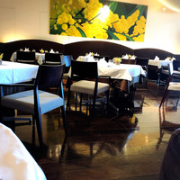 Wattle Tokyo - 春色一色の店内