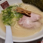 塩とんこつ　750円