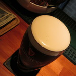 ブレナンズ・アイリッシュバー - クリーミーな泡立ちと最適温度のギネス・ドラフトビール