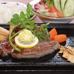 ベルマリン - Bセット（サラダ、ライス、ベルマリンブレンド付き）￥1,459