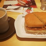 コメダ珈琲店 - カツカリーパン、たっぷりブレンドコーヒー