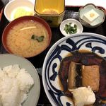 Robatayaki Hakkaku - 鰆の煮付け定食