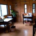 スプーンソング - 店内も明るく2人掛けのテーブル席がメインの様。