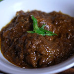 スプーンソング - スパイス感満点のチキンカレー。手羽元が2本入ってます。