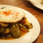 アヒルストア - ラタトゥイユ♪半熟の目玉焼きをとろとろーっと崩していただきます。