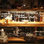 アヒルストア - こうやって外からパンのラインナップが見えます。