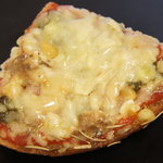 アヒルストア - ピザパン♪（テイクアウト）チーズと魚のリエットがトッピングしてあります。