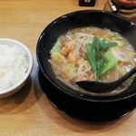 Kunekune - ライス(中)　200円+極上和牛もつ野菜ラーメンあっさりしょうゆ味　　1080円