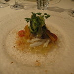 渡り蟹のサラダ　蟹ミソのソース　アスパラガスとセロリのサラダ、ボッタルガ添え