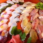 魚山人 - 古代米のお寿司
