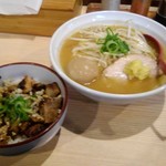 拉麺大公 - 味玉鶏白湯焼き味噌ラーメンと肉メシ