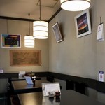 信川円 - 四人掛けテーブル席×4