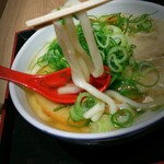 因幡うどん 福岡空港店 - 麺が柔らかいため箸上げが大変でした(´д｀|||)