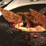 ビュー＆ダイニング コトシエール - 季節の苺のミルフィーユ仕立て カカオのソルベを添えて