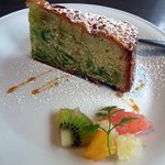 カロローゾ - デザートです。 今日は、ピスタッチオのバターケーキでしたよ。