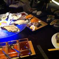 MAIMON GINZA - なぜか最後に出てくる生牡蠣。フライ・焼き物から供されるのが謎
