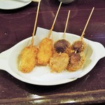 酒肴商店 アジト - 串カツ(イカ、椎茸)