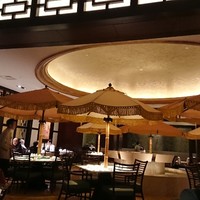 南園 - オリエンタルなイメージの内観