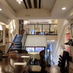 レストランアペルト - 店内　カウンターから入口へ