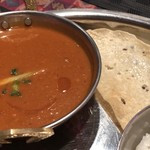 103051146 - カレーの右にある薄い物は、パハドというインド風煎餅だそうです