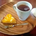 オレンジタルトの店MOGU-MOGU - オレンジタルトと紅茶（イートイン）