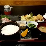 もり太 - 鳥唐揚げと真鯛刺身定食780円