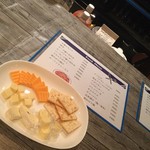 ミュージックパブ ブルードア - チョコットしたフードも店長が腕を振るいます