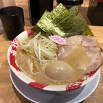 熟成豚骨ラーメン専門 一番軒 - 贅沢辛味噌豚骨ラーメン(1辛・博多麺・バリかた・にんにく追加)　濃厚かつクリーミーな豚骨、それでありながら臭みがないスープに味噌の旨みとしっかりとした辛さが+されていて、うまうま♪　2019/03/01