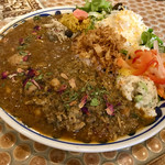 カフェみもざ  - あい盛りカレー   鶏肉のスリランカカレーと、豚ひき肉とひよこ豆のキーマカレー！