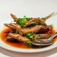 シェフス - ワカサギ素揚げアニスソース