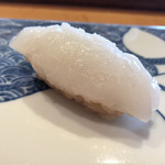 一心鮨 光洋 - アオリイカ。分厚いイカの身がねっとりと舌の周りにまとわりつく。