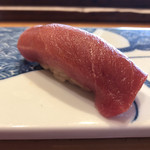 一心鮨 光洋 - 戸井産の本マグロ中トロ。延縄漁法だが最近は大間よりも品質が良くなっているとのこと。