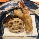 一心鮨 光洋 - 海老、レンコン、椎茸のシンプルな天麩羅。