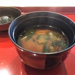 一心鮨 光洋 - 海藻のシンプルな赤出汁。