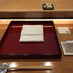 一心鮨 光洋 - スッキリしたカウンター席。