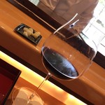 一心鮨 光洋 - ワインの素人ですから、ソムリエのご主人に重めの赤をお願いします。