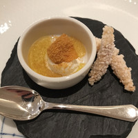 オオハラ エ シーアイイー - ６８００円のランチコース。フロマージュブランと唐墨、白身魚の微塵粉揚げ。同行者は、この揚げ物が一番だと言っていました。