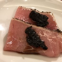 鮨 そえ島 - ヨコワ(対馬）・・皮目は軽く炙り海苔醤油で。このヨコワは脂がのっていて美味しいこと、海苔醤油がよく合います。