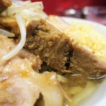 ラーメン二郎 - 豚の厚み