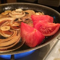 京橋 婆娑羅 - トマトと玉葱に火を通す